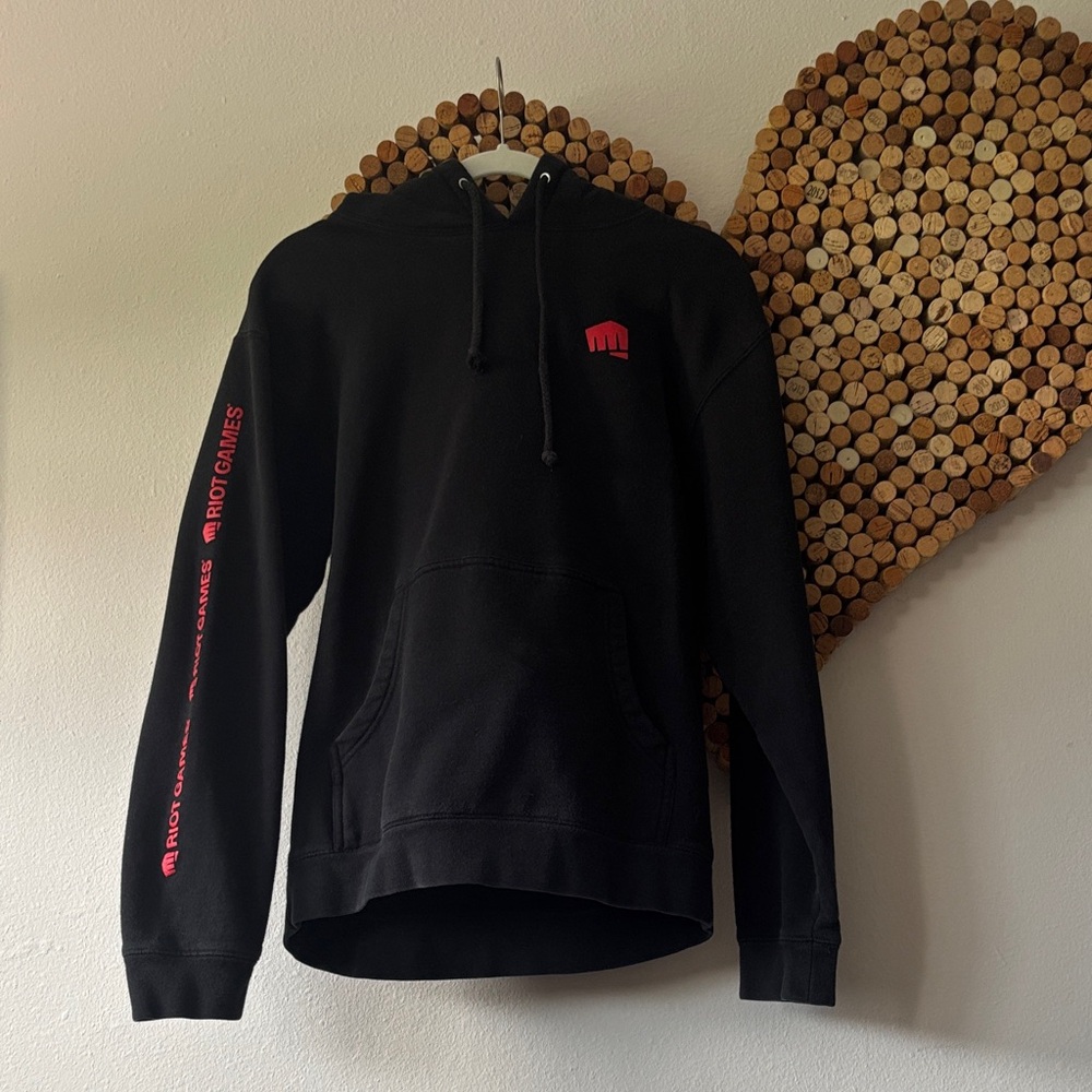 Riot Games Hoodie sweatshirt men’s size small: Valorant league of legends